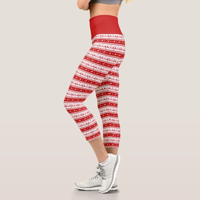 Weiße und rote Weihnachtsferde und Schlittenpatter Capri Leggings (Links)