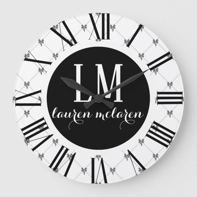 Weiße und schwarze Monogrammschleife Große Wanduhr (Vorderseite)