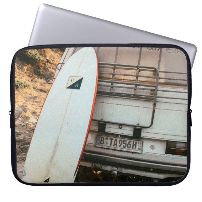Weiße und schwarze Surfbretter Laptopschutzhülle (Vorderseite)