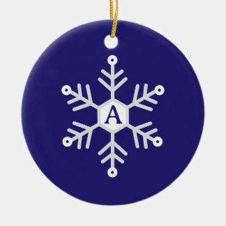 Weiße und silberne Schneekristall-Weihnachtsinitia Keramik Ornament