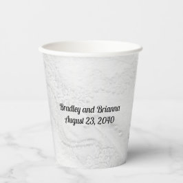 Weiße und silberne Spitzen und Perlen auf Satin Pappbecher