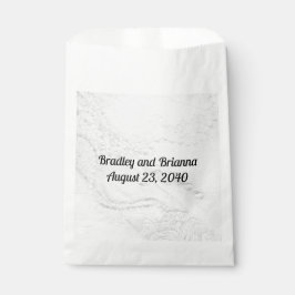 Weiße und silberne Spitzen und Perlen auf Satin We Geschenktütchen