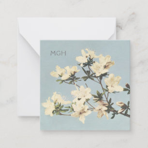 Weiße Vintage-Azaleenblüten mit Monogramm in Creme Mitteilungskarte