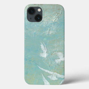Weiße Vögel, die durch blauen Himmel fliegen iPhone 13 Hülle