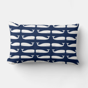 Weiße Wale auf Navy Blue Nautical Lumbar Pillow Lendenkissen