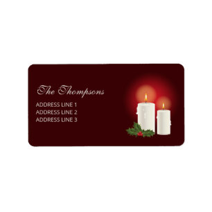 Weiße Weihnachtskerzen auf Rot mit individuellem T Adressaufkleber