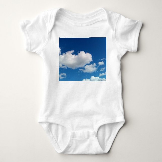 Weiße Wolken Baby Strampler (Vorderseite)