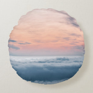 WEIßE WOLKEN WÄHREND DES TAGES IN LANDSCHAFTSFOTOS RUNDES KISSEN