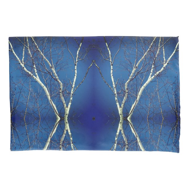 Weißer Birkenbaum gegen den blauen Himmel Abstrakt Kissenbezug (Vorderseite)