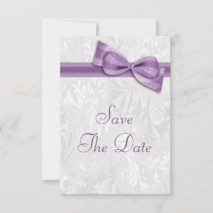 Weißer Damast und Bogen von Imitaten Save the Date