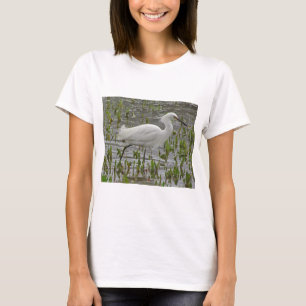 Weißer Egret in Wasser und Grüntöne Naturschaumvog T-Shirt