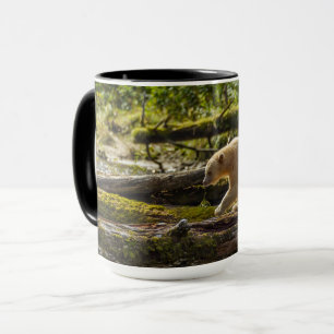 Weißer Geistbär jagt Tasse