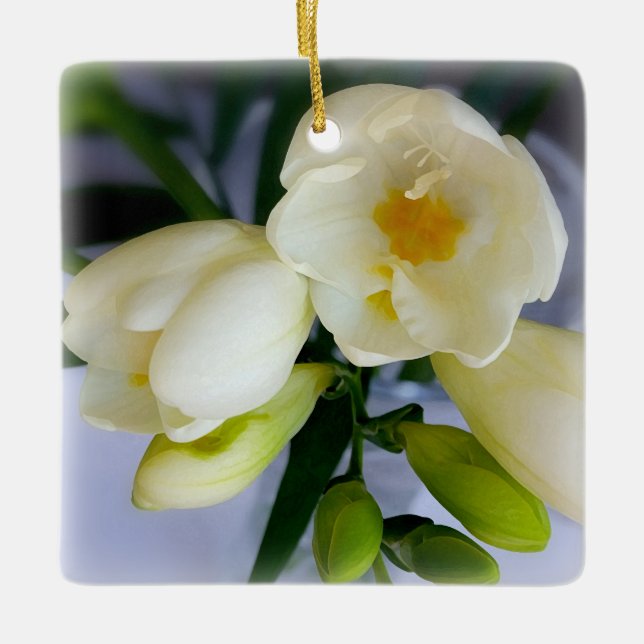 weißer gelber Freesia Keramikornament (Vorderseite)