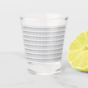 weißer Hintergrund mit Kreismuster Schnapsglas