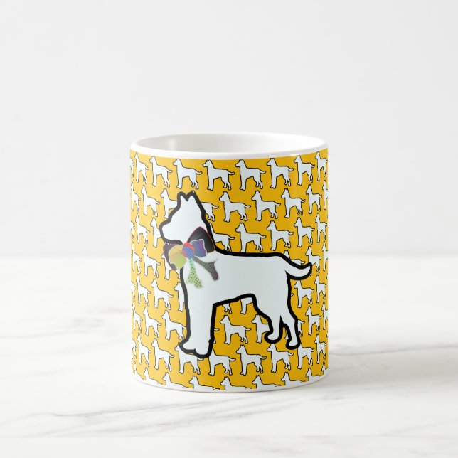 Weißer Hund mit gelber Schleife  Kaffeetasse (Mittel)