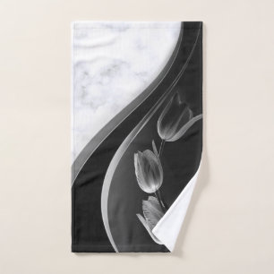 Weißer Marmor mit grauen, unterbelichteten Tulpen Handtuch