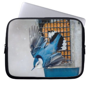 Weißer Nacktfisch im Schnee - Original Foto Laptopschutzhülle