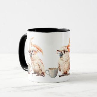 Weißer Papagei genießt eine Tasse Kaffee.