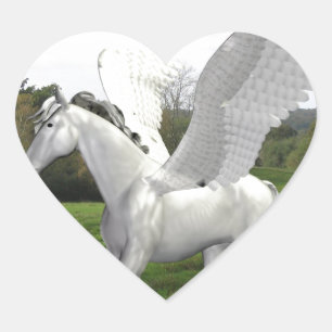 Weißer Pegasus auf einem Feld Herz-Aufkleber