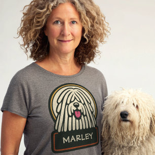 Weißer Puli oder Komondor Niedlicher Mop Hund mit  T-Shirt