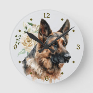 Weißer Rosenstrauß Deutscher Schäferhund Runde Wanduhr