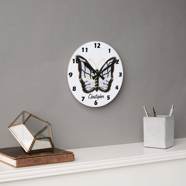 Weißer Schmetterlingsdesign personalisiert Runde Wanduhr (Büro)