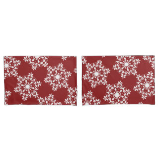 Weißer Schneeflocken auf Crimson Red Kissenbezug