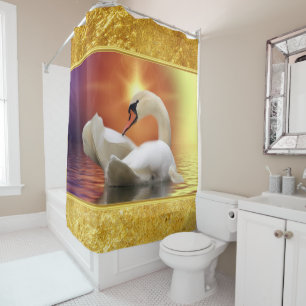 Weißer Schwan in einem See mit orangefarbenem gold Duschvorhang