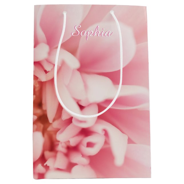 Weißer Skriptname, große rosa Blume Medium Mittlere Geschenktüte (Vorderseite)