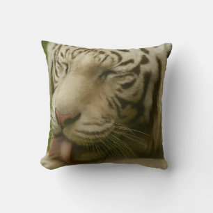 Weißer Tiger im Alltagsleben Kissen