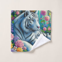 Weißer Tiger im Wald mit Aquamarinen rosa Blume