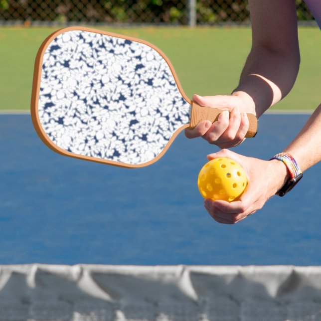 weißer und blauer Hintergrund mit einem Muster Pickleball Schläger (InSitu)