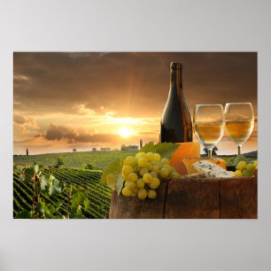 Weißer Wein mit Barrel auf Weinberg im Chianti Poster