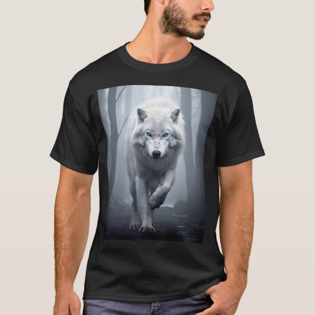 Weißer Wolf im Foggy Forest T-Shirt (Vorderseite)