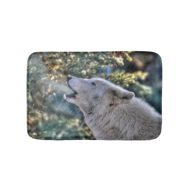 Weißer Wolf im Winterwald Badematte (Vorderseite)