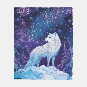 Weißer Wolf unter magischem Sternenhimmel Fleecedecke