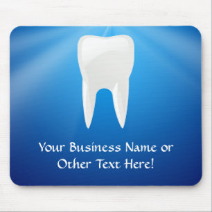 Weißer Zahn auf blauem Hintergrund Mousepad