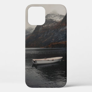 WEIßES BOOT AUF EINEM GEWÄSSER IN DER NÄHE VON BER Case-Mate iPhone HÜLLE