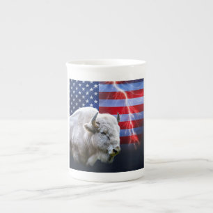 Weißes Buffalo mit amerikanischer Flagge und Blitz Prozellantasse