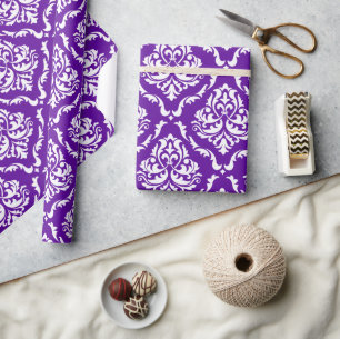 Weißes Damastmuster auf violettem Hintergrund Geschenkpapier