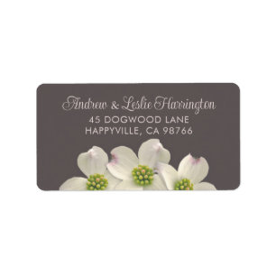 Weißes Dogwood-Blume auf dem Räucherbraun Adressaufkleber