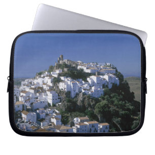 Weißes Dorf Casares, Andalusien, Spanien Laptopschutzhülle