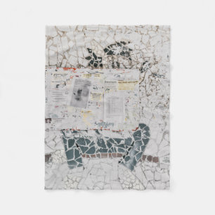 Weißes Druckerpapier auf weißem und grauem Beton Fleecedecke