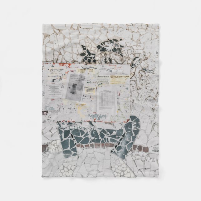 Weißes Druckerpapier auf weißem und grauem Beton Fleecedecke (Vorderseite)