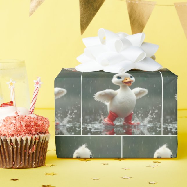 Weißes Duckling in einer Regenpuppe Geschenkpapier (Geburtstagsparty)
