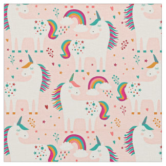 Weißes Einhorn mit Regenbogen auf Rosa Stoff