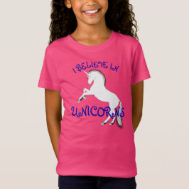 Weißes Einhorn u. "mich züchtend, glauben Sie an T-Shirt