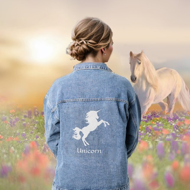 Weißes Einhorn und Typografie Jeansjacke (Von Creator hochgeladen)