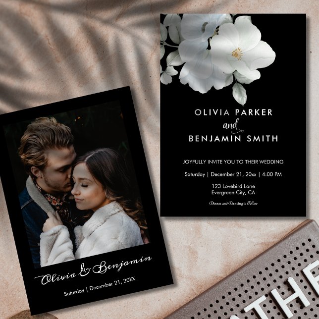 Weißes, elegantes Foto mit floralen Elementen Mode Einladung (White Elegant Floral Photo Modern Black Wedding Invitation)