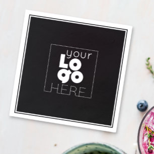 Weißes Firmenlogo auf Servietten aus schwarzem Par